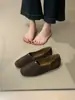Versão em Pele de Ovelha~2026 Novos Sapatos Retro de Camurça Confortáveis Bico Redondo Slip-on Sapatos de Vovó Planos para o Dia a Dia Sapatos Únicos Femininos