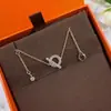 Colar pequeno Q com franjas, pulseira de nariz de porco dourado em forma de V, círculo cravejado de diamantes, corrente para clavícula banhada a ouro rosa 18K, luxo leve para meninas