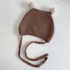 Ins Otoño e Invierno Bebé Coreano Lindo Gorro de Punto con Bola para Niños y Niñas Protección para las Orejas del Bebé Gorro de Lana Cálido con Cordones