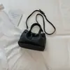 Bolso tipo cubo retro y elegante de Shuai Mi para mujer, nueva colección principios de otoño 2026, con un diseño de alta calidad y a la moda, adecuado para llevar al hombro o cruzado.