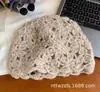 Gorro de Punto para Otoño e Invierno Estilo Transfronterizo con Hilo de Algodón Diseño Hueco, Moderno y de Alta Gama, Hace que la Cara Parezca Más Pequeña, Gorro de Lana Tejido a Mano para Clima Frío