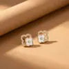 Moda europea y americana más vendida, collar de trébol de cuatro hojas microincrustado exquisito que no se decolora, conjunto de joyería de alta gama para mujer, nicho de lujo ligero