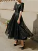 Vestido de noche negro de longitud media para mujer estilo Hepburn, adecuado para sesiones de fotos en estudio, reuniones de parejas y fiestas, ofreciendo un look elegante y sofisticado, adecuado como vestido de novia ligero