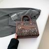 Bolsa popular deste ano 2024 nova moda all-match inverno moda popular bolsa feminina bolsa de ombro leopardo bolsa tote