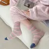 Calcetines de coral para mujer, calcetines de felpa que no sueltan pelusa, de longitud media hasta la pantorrilla, calcetines para dormir, otoño e invierno, engrosados, cálidos, resistentes al frío, a rayas, calcetines postparto