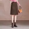Falda Midi de Gamuza y Felpa Color Café Adelgazante de Cintura Alta Versátil para Mujer 2026 Otoño/Invierno Nuevo Estilo Falda Lápiz Ajustada a la Cadera