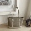 Bolsa feminina grande de capacidade, estilo retrô simples, novo modelo para o início do outono de 2026, bolsa de ombro estilosa e texturizada, bolsa tote de trabalho moderna e chique
