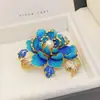 Nuevo Broche de Flor de Peonía Fugui para Mujer Elegante Esmalte Pintado a Mano Perla Corsage Vestido Cheongsam Pines Venta al por Mayor