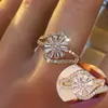 Anillo de Girasol Fresco Estilo Bosque Más Vendido Transfronterizo, Versátil y Elegante, Incrustado con Circonita Sintética, Anillo Súper Brillante para Dedo Índice