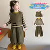 Conjunto de tres piezas de chaleco a rayas estilo coreano para niñas con temática de bosque, nuevo atuendo de moda primavera y otoño 2026 para niñas pequeñas