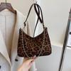 Otoño e invierno nuevo todo a juego ins2024 este año popular bolso bandolera con cadena cuadrado pequeño popular para mujer
