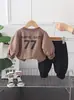 Conjunto de Dos Piezas Estilo Inglés para Niños y Niñas Bebés, Conjunto de Sudadera para Niños 2026 Primavera y Otoño, Nuevo Modelo Elegante para Bebés