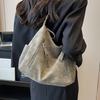 Bolso de gran capacidad para mujer, nuevo estilo 2023, bandolera con textura de nicho, bolso de hombro para estudiantes universitarios, bolso de mano para uso diario.