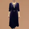 Vestido de Terciopelo Dorado de Manga Larga para Mujeres de Mediana Edad y Mayores 2025 Nuevo Estilo de Moda que Cubre el Vientre Aspecto Adelgazante Vestido de Otoño para Madre