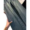 Jeans retro azul curvo desconstruído com botão para homens, calça de corte inclinado estilo americano lavada com perna curva, calça de workwear de perna reta ligeiramente alargada