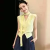 Top sin mangas ajustado de cuello en V estilo francés para mujer, casual y versátil, hermosa blusa con cuello de corbata, nuevo modelo verano 2026