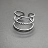 Anillo en stock al por mayor personalizado acero inoxidable patrón hueco anillo torsión raya apertura ajustable anillo de dedo