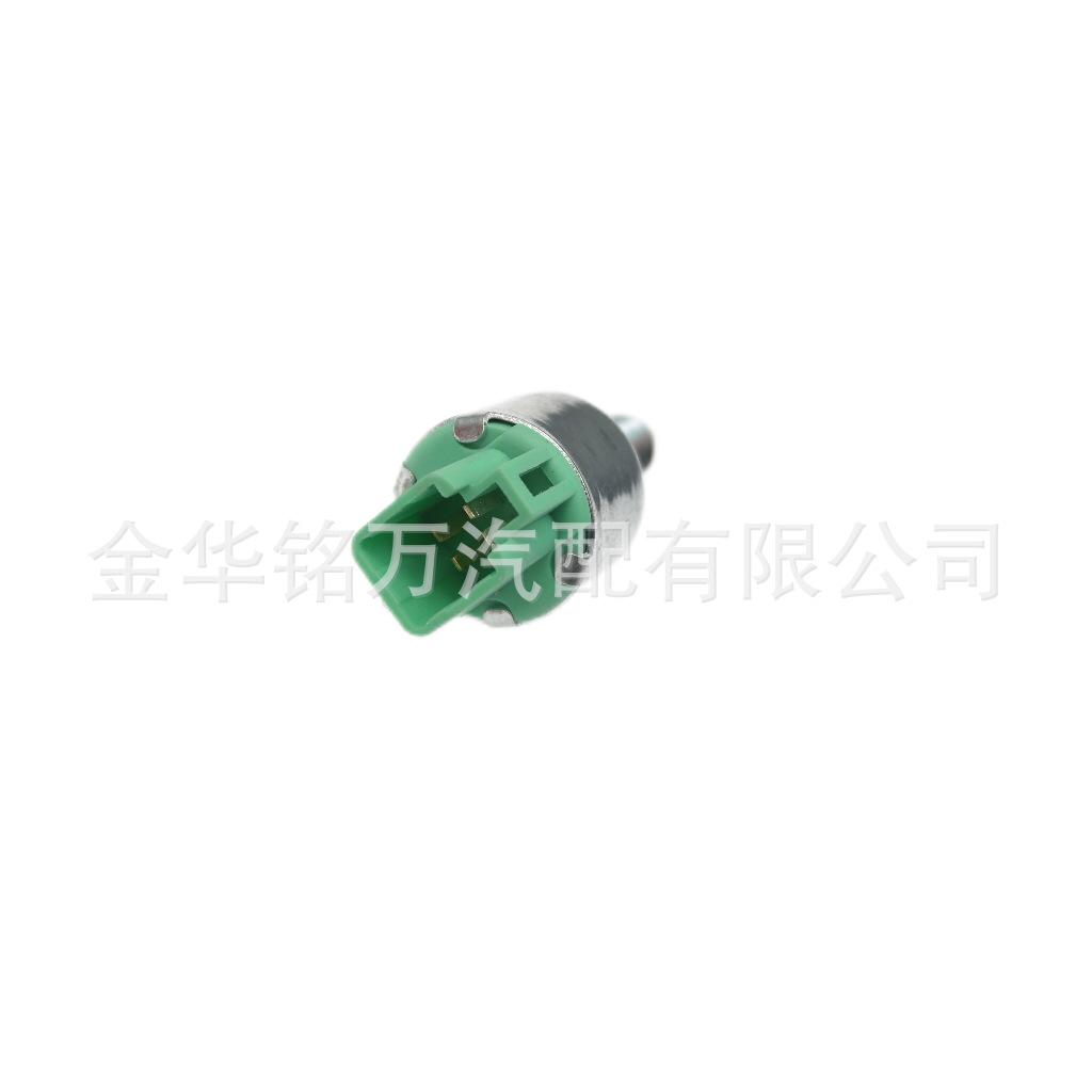 8、 丰田刹车灯开关84340-35020 84340-30