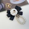 Llavero con cadena de perlas y cinta de camelia creativa de moda coreana exquisita de alta gama, colgante para bolso de mujer, pequeño regalo