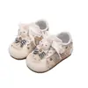 Zapatos para bebé para niñas, nuevo modelo primavera 2026, zapatillas elegantes y de moda para niños pequeños, lindos zapatos para bebé de suela suave