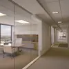 Divisória de Vidro para Sala de Conferências Parede de Vidro Temperado Prédio de Escritórios Isolamento Acústico Aço Integral À Prova de Fogo Porta de Divisória Panorâmica de Vidro de Camada Única