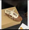 Sapatos de treino versáteis antiderrapantes de sola reta, modelo feminino de outono 2026, novos, populares, leves, com sola macia, casuais, que não cansam os pés