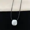 Colar com Pingente Quadrado Minimalista Metal Escovado Moda Design de Nicho Corrente para Clavícula Acessório Corrente para Moletom Corrente para Suéter