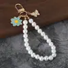 Nuevo colgante de llavero de coche de perlas, lindo accesorio para fundas de auriculares, decoración de bolso, accesorio de cadena colgante para equipaje para mujeres
