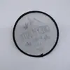 Fábrica de Etiquetas Tejidas y Marcas Registradas de Guangzhou Suministra Insignias Redondas Selladas en el Borde para Uniformes Escolares con Adhesivo Termofusible