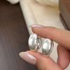 Aretes Transfronterizos Retro Elegantes de Lujo Ligero de Alta Gama Simples de Moda Plateados Cepillados Diseño Nicho Aretes Versátiles