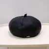 Boina de piel para mujer, sombrero octogonal retro de otoño e invierno, sombrero de pintor minimalista y versátil, sombrero de calabaza de copa blanda, moderno
