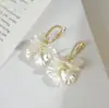 Novos Brincos de Pétalas Brancas Estilo Hong Kong Versátil Elegante Design de Nicho Brincos Únicos de Alta Qualidade Brincos para Mulheres