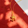 Pulseira de Pérola com Pingente Esmaltado em Forma de Trevo Gravado em Filigrana Dourada Texturizada com Joia Esmaltada Esculpida Banhada a Ouro 24K