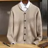 Novo cardigã de lã masculino para outono e inverno com gola de lapela, botões e um suéter grosso de malha de cashmere, jaqueta casual e versátil