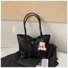 Bolsa Tote de Moda Transfronteiriça Luxo Leve Feminina Estilo Novo Grande Capacidade Nicho para o Dia a Dia Bolsa de Ombro Versátil Retro