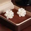 Aretes de Tuerca Florales de Diseño Fresco Estilo Europeo y Americano Aguja de Plata Aretes Versátiles de Moda Aretes de Temperamento de Dama Celebridad de Internet Venta al por Mayor