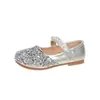 Sapatos de princesa para meninas, nova coleção outono 2026, sapatilhas de performance infantis, sapatos brilhantes de cristal, sapatilhas de bico fino para meninas pequenas