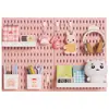 Painel perfurado rosa sem furos para pendurar na mesa e na parede, porta-canetas para material escolar de dormitório estudantil, ganchos e prateleiras