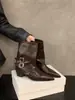 Botines de tacón alto de punta para mujer en color marrón, nuevos botines sencillos Otoño/Primavera 2026, botines de caña media rectos con hebilla de cinturón retro