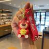 Nuevo llavero de dibujos animados de oso fresa sosteniendo muñeca Sanrio, lindo colgante para mochila escolar coolomi, llavero para llave de coche