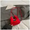 Linda Bolsa Cruzada de Piel Roja con Cerezas para Año Nuevo para Niñas 2026 Nueva Mini Bolsa de Peluche de Dibujos Animados para Niños