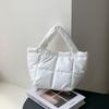 Bolso de plumas de estilo coreano de moda para otoño e invierno, diseño de nicho, bolso de mano de alta gama para mujer, ligero y simple, bolsa para ropa de algodón