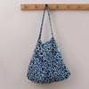 Bolso de lona con estampado floral fresco de Dongdaemun, estilo coreano, para mujer, estilo urbano, combinable, para debajo del brazo, precio unitario, gran capacidad.