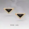 Presente de Dia dos Namorados Chinês Série Colorida Brincos Triangulares de Pedra Natural Luxo Acessível Design de Nicho Brincos de Madrepérola Branca de Alta Qualidade para Mulheres