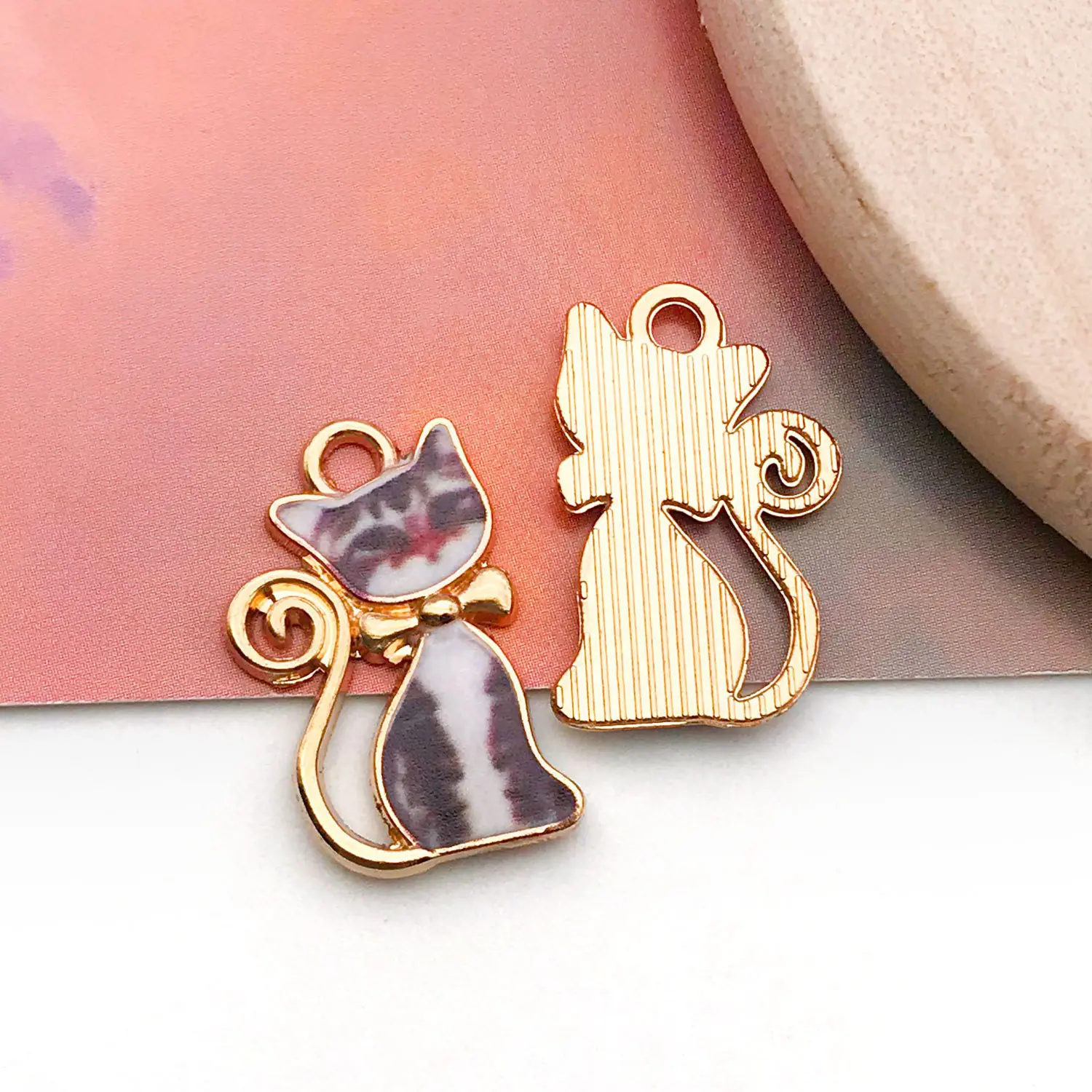 19116-花白滴油印花小猫咪21x13mm-1.1g