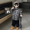 Jaqueta corta-vento tingimento sujo para meninos Primavera e Outono Estilo Coreano Conjunto esportivo de duas peças bonito para bebês e crianças pequenas