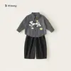 Traje para Niños Bangxuan Camisa a Cuadros con Estampado de Dibujos Pantalones Casuales Sueltos Conjunto de Dos Piezas Estilo Universitario Atuendo de Otoño para Niños