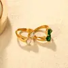 Anillo Abierto Triangular de Diamante Esmeralda Ins Accesible Diseño de Lujo Anillo de Diamante de Tres Garras Joyería Chapada en Oro de 18K para Mujeres