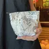 Bolsa de Cosméticos Ins Niche Suave en Relieve Portátil para Viaje Almacenamiento Neceser de Lona de Gran Capacidad