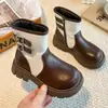 2026 Nuevas Botas Martin de Bloques de Color para Niñas Botas de Media Caña Retro con Contraste de Color Cierre Lateral Suela Suave Botas de Otoño para Niños